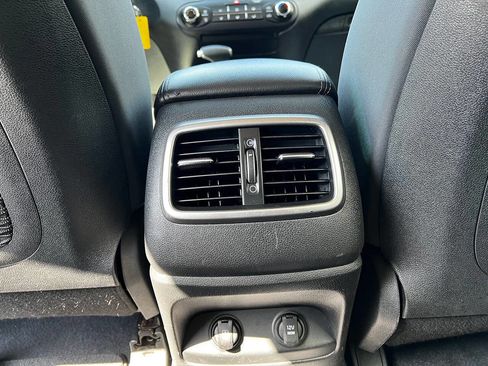 Used 2020 Kia Sorento AWD V6 image 34