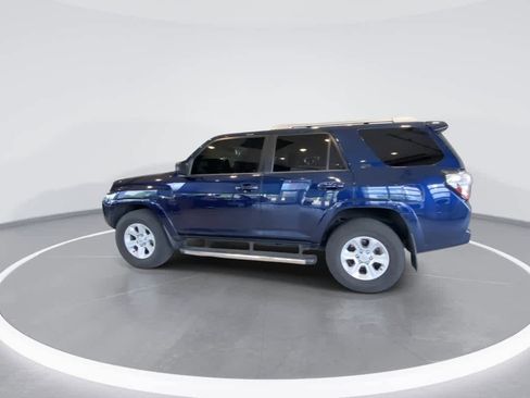 Used 2017 Toyota 4Runner SR5 AWD/4WD image 5