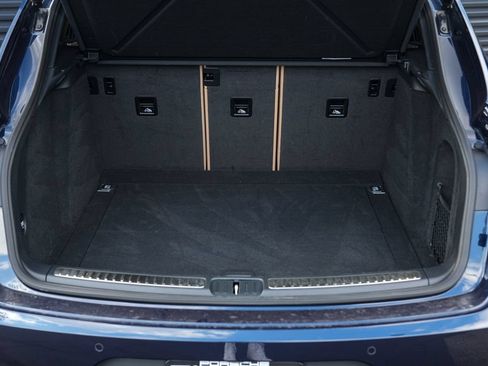 Certified 2021 Porsche Macan AWD/4WD image 17