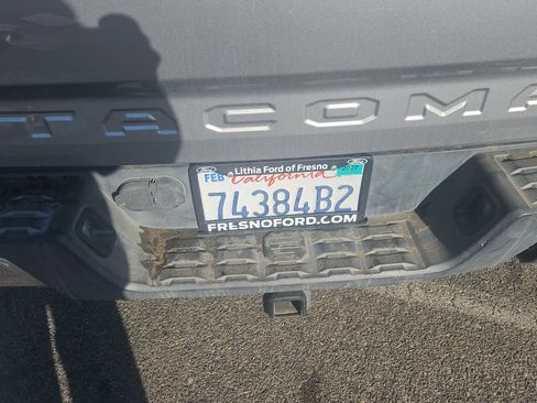 Used 2017 Toyota Tacoma SR5 image 8