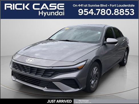 Used 2024 Hyundai Elantra SEL image 1