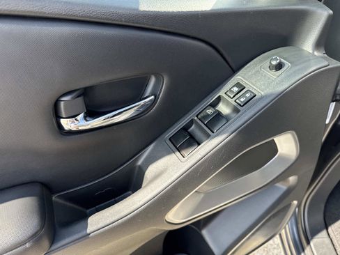 Used 2023 Nissan Frontier SV image 35