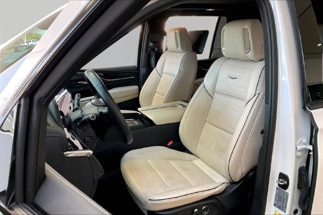 Used 2024 Cadillac Escalade Sport w/ Touring Package AWD/4WD image 15