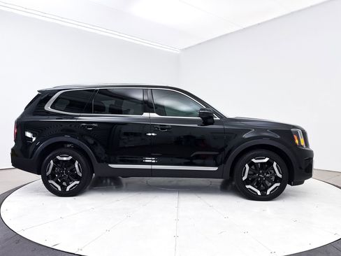 Used 2024 Kia Telluride EX w/ EX Captain's Chair Package image 42