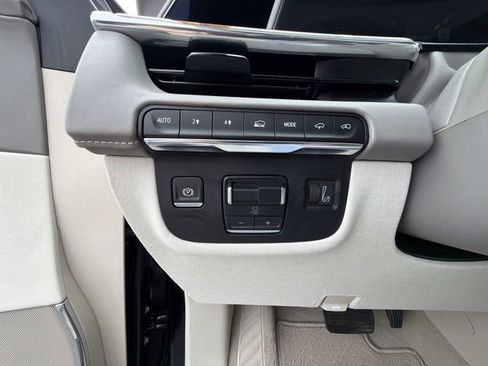 Certified 2024 Cadillac Escalade Sport Platinum AWD/4WD image 18