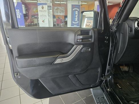Used 2015 Jeep Wrangler Unlimited Sport w/ Power Convenience Group AWD/4WD image 8