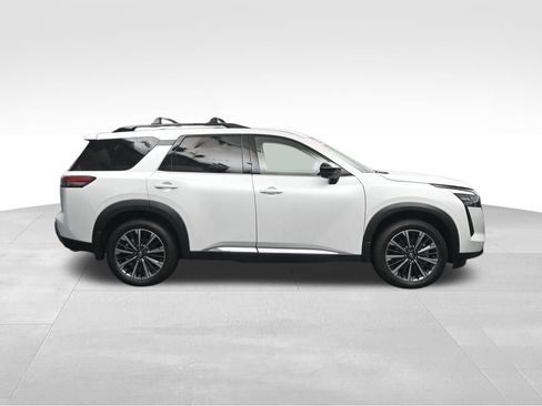 Used 2026 Nissan Pathfinder Platinum FWD image 6
