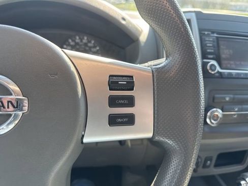 Used 2015 Nissan Frontier SV image 21