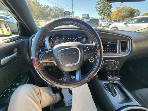 Used 2019 Dodge Charger SXT image 15