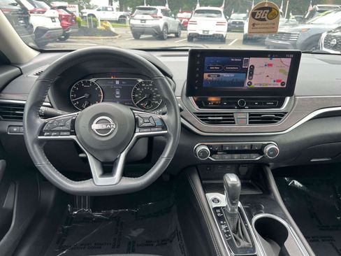Used 2023 Nissan Altima 2.5 SV w/ SV Premium Package AWD/4WD image 25
