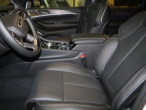 New 2023 Jeep Grand Cherokee Overland w/ Adv Protech Group III image 16