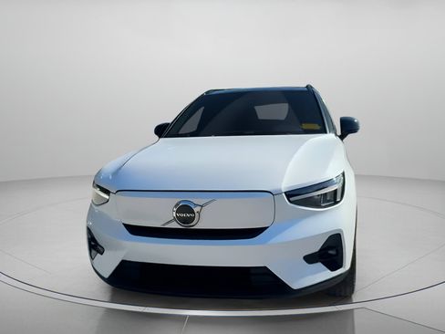 Used 2023 Volvo XC40 Recharge Plus image 8