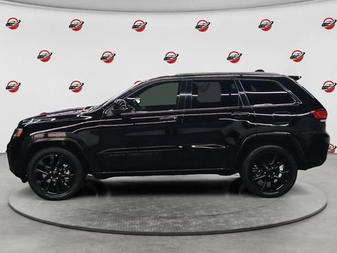Used 2022 Jeep Grand Cherokee Laredo X RWD image 2
