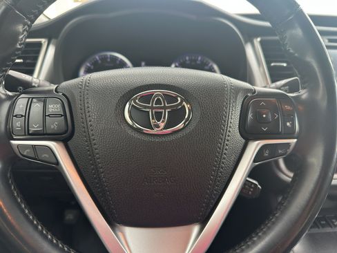 Used 2019 Toyota Highlander XLE AWD/4WD image 13