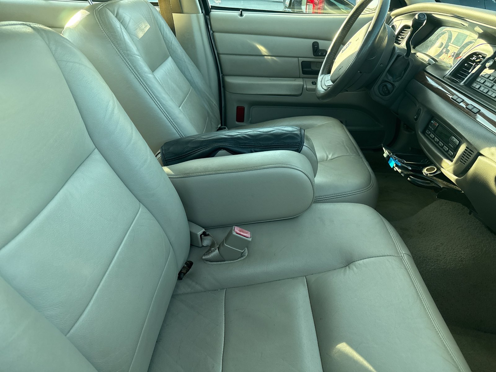 Used 2008 Ford Crown Victoria LX RWD image 6
