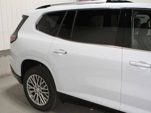 New 2026 GMC Acadia Denali w/ Super Cruise Package AWD/4WD image 4