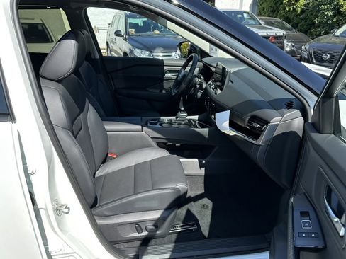 New 2025 Nissan Rogue SL w/ Tech Package image 22