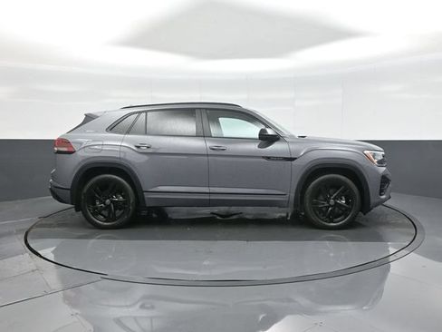Used 2026 Volkswagen Atlas Cross Sport SEL R-Line AWD/4WD image 8