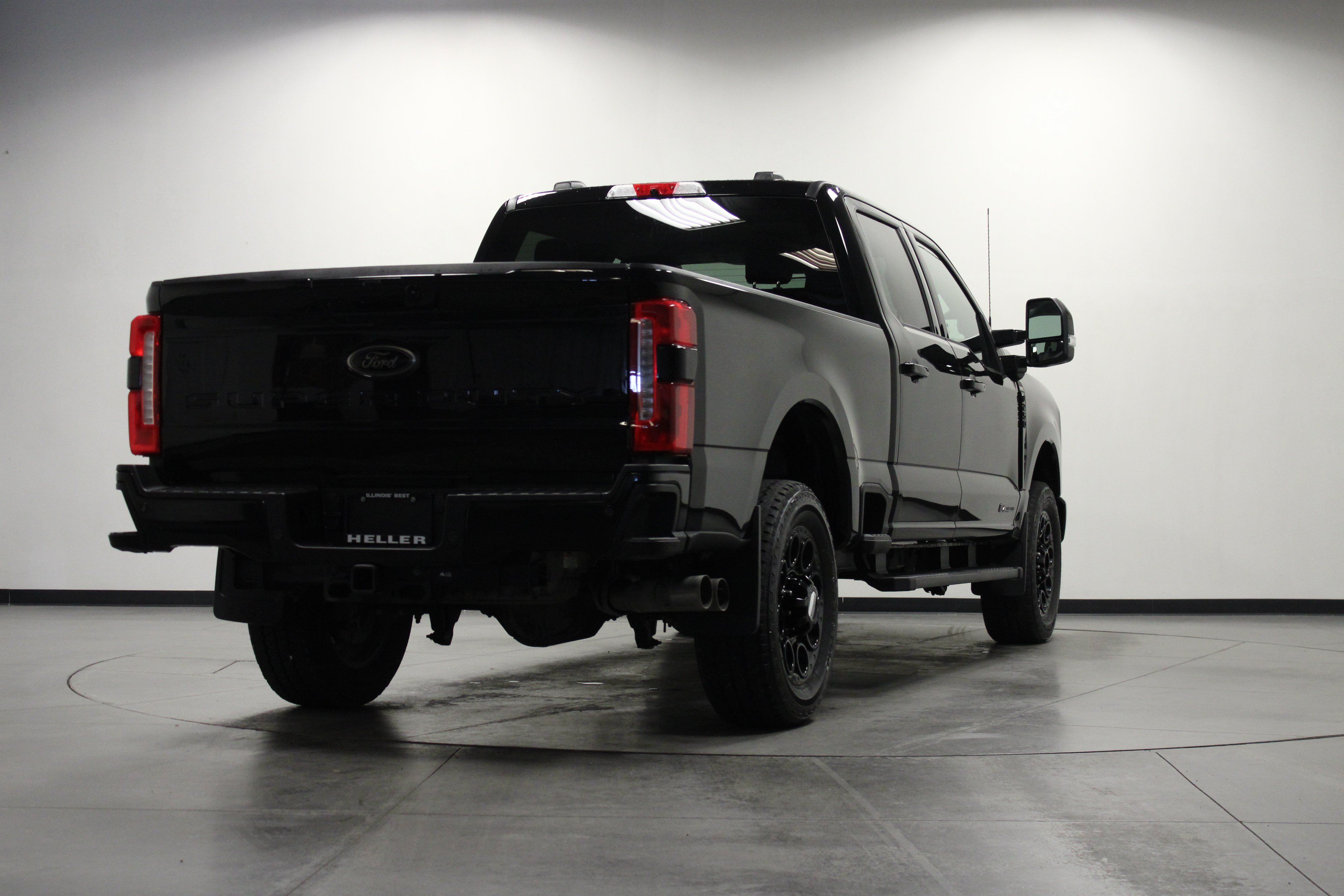 Used 2025 Ford F250 Lariat w/ Black Appearance Package AWD/4WD image 4