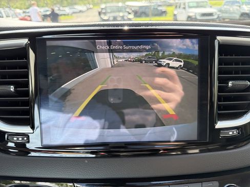 Used 2024 Chrysler Pacifica Touring-L FWD image 27