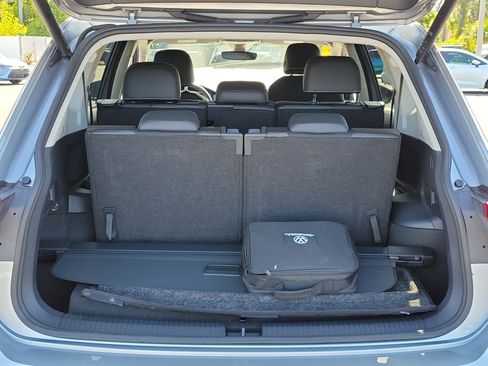 Used 2023 Volkswagen Tiguan SE FWD image 12