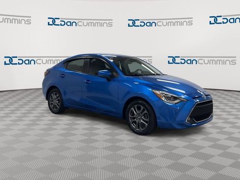 Used 2019 Toyota Yaris XLE FWD image 2