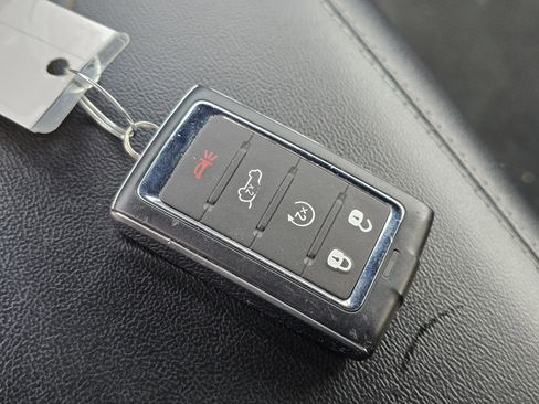 Used 2025 Jeep Grand Cherokee Altitude AWD/4WD image 29