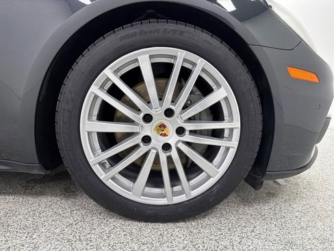 Used 2018 Porsche Panamera 4S image 24