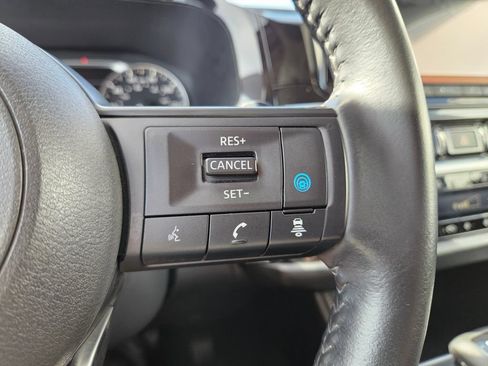 Used 2025 Nissan Pathfinder SV AWD/4WD image 32