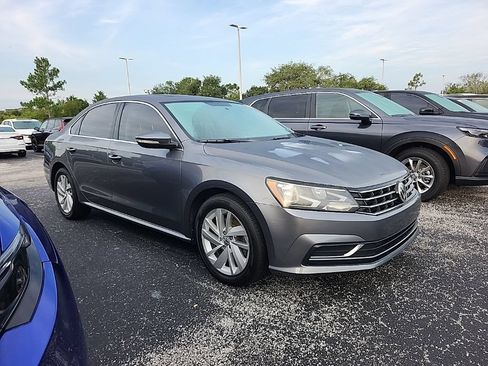 Used 2018 Volkswagen Passat 2.0T SE FWD image 2