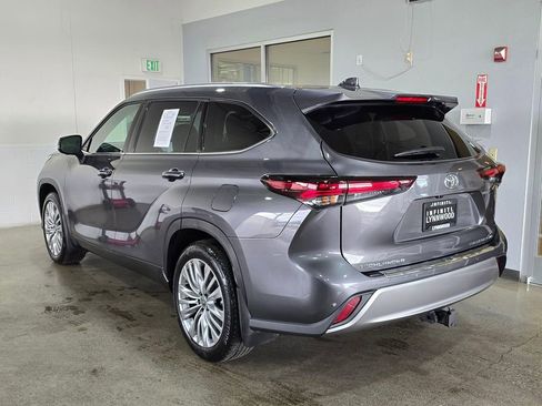 Used 2024 Toyota Highlander Platinum AWD/4WD image 6