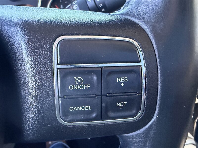 Used 2015 Jeep Wrangler Unlimited Rubicon w/ Connectivity Group AWD/4WD image 21