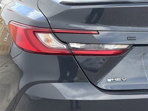 Used 2025 Toyota Camry SE image 6