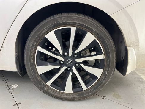 Used 2024 Nissan Sentra SV w/ SV Premium Package image 10