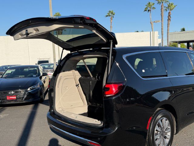Used 2024 Chrysler Pacifica Limited FWD image 8