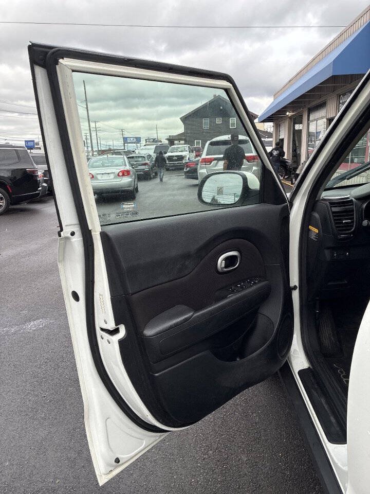 Used 2016 Kia Soul FWD image 6