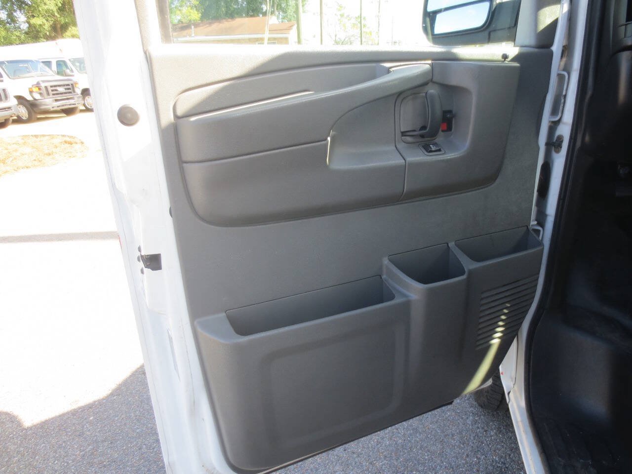Used 2013 Chevrolet Express 1500 RWD image 8
