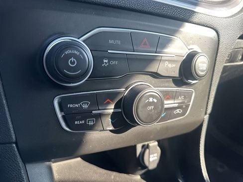 Used 2022 Dodge Charger SXT w/ Blacktop Package image 21