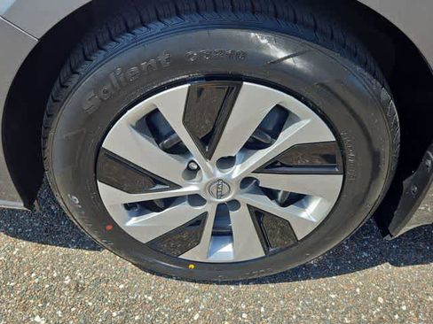 Used 2024 Nissan Altima 2.5 S FWD image 13