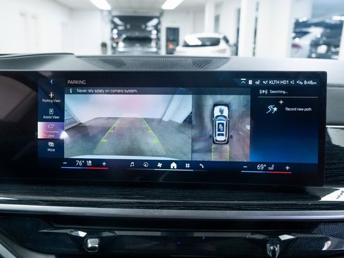 Used 2025 BMW X7 xDrive40i w/ M Sport Package image 13