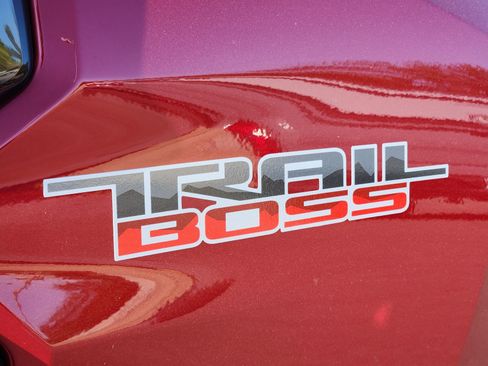 Used 2025 Chevrolet Colorado Trail Boss image 13