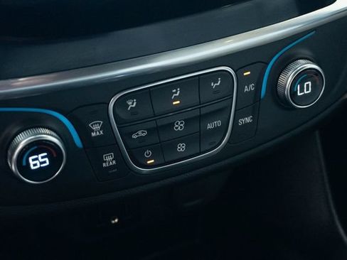 Used 2023 Chevrolet Traverse LS FWD image 24