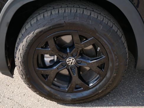 Certified 2025 Volkswagen Atlas Peak Edition SE AWD/4WD image 16