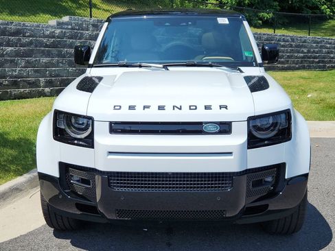 Used 2025 Land Rover Defender 130 V8 AWD/4WD image 8