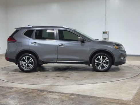 Used 2018 Nissan Rogue SL AWD/4WD image 2