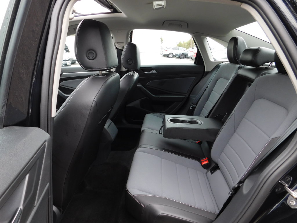 Used 2026 Volkswagen Jetta SE FWD image 15