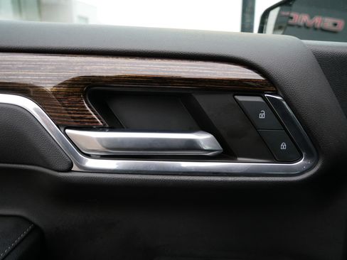 Used 2024 GMC Sierra 1500 Elevation image 14