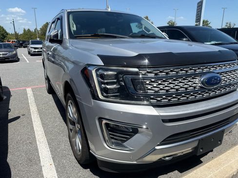 Used 2018 Ford Expedition Platinum AWD/4WD image 2