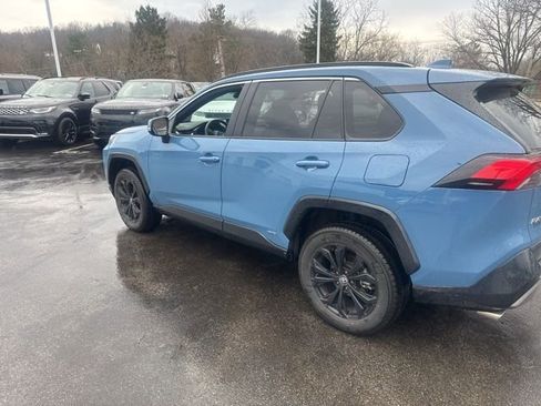 Used 2022 Toyota RAV4 SE w/ Convenience Package image 6