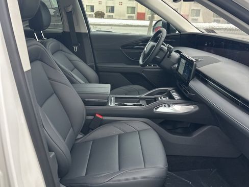 Used 2026 Lincoln Nautilus Premier image 13